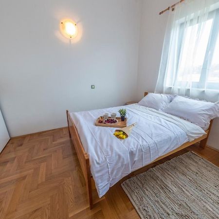 Apartments Krivicic Green Помер Екстериор снимка