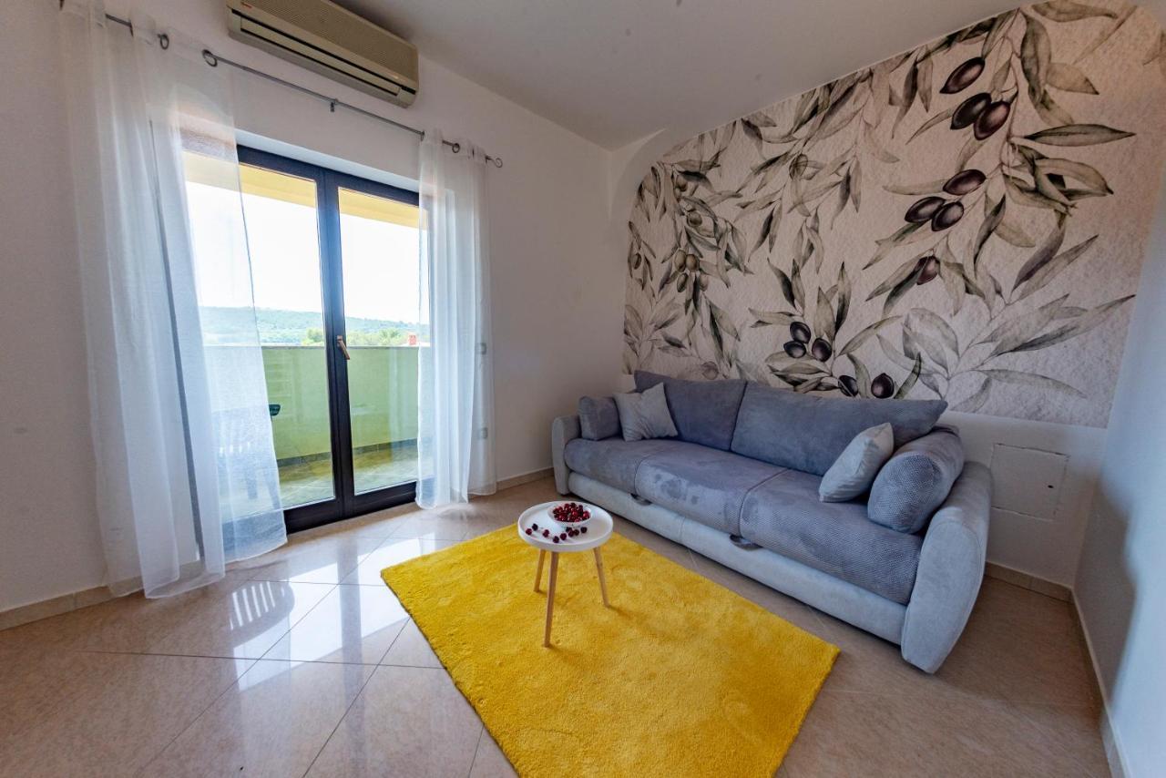 Apartments Krivicic Green Помер Екстериор снимка