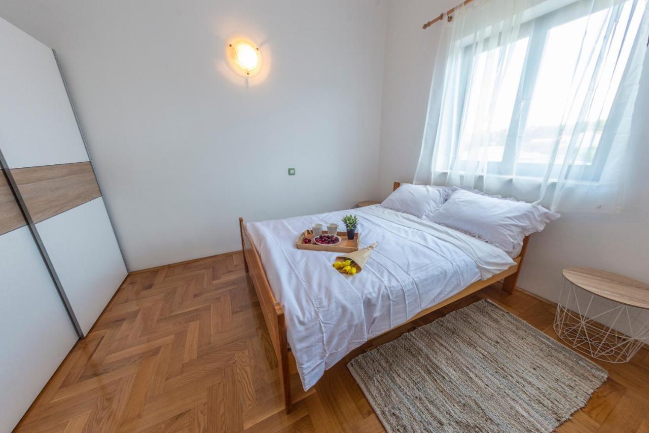 Apartments Krivicic Green Помер Екстериор снимка